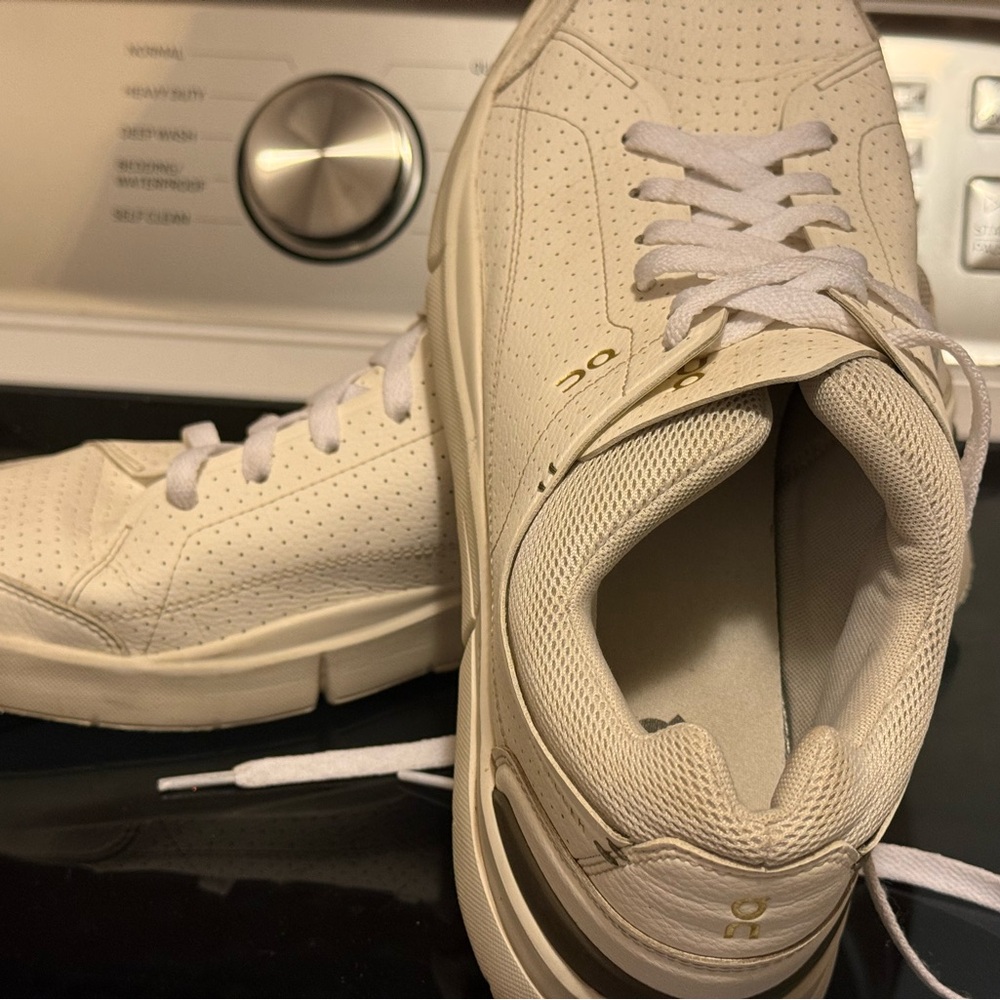 On Running Off The Roger Centre Court Sneakers White Sneakers with Gray Accents